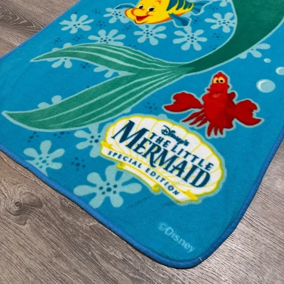 Disney The Little Mermaid fleece blanket special edition flounder Ariel - Picture 3 of 4